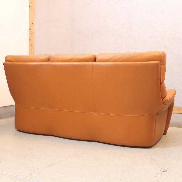 karimoku(カリモク家具)より本革を使用したZW73 3人掛けソファー