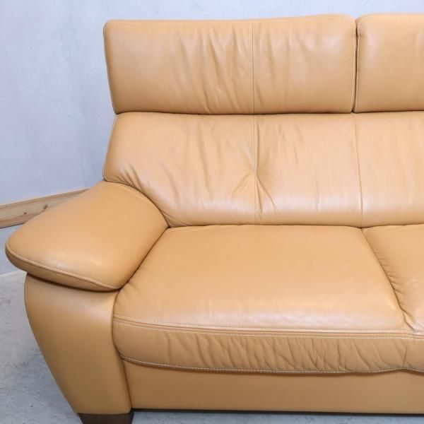 karimoku(カリモク家具)より本革を使用したZT73 2人掛けソファーです