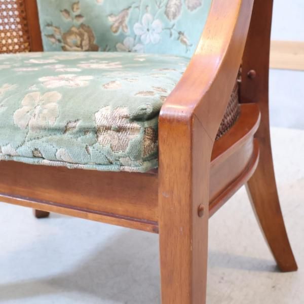 MITSUKOSHI(三越)の高級家具、Brugge(ブルージュ)のアームチェアーです