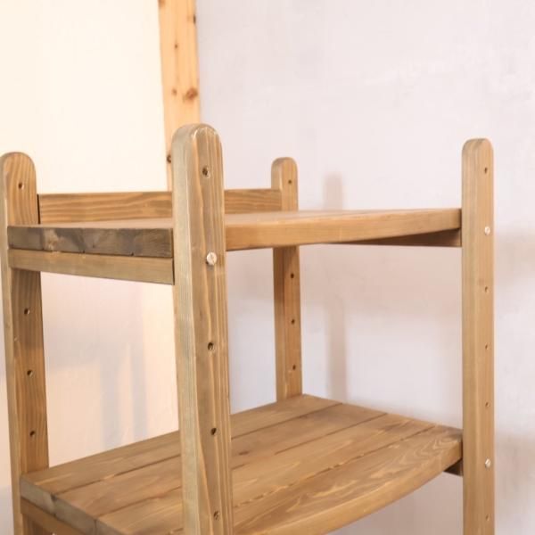 国産杉を使用したオープンラックです。ハイタイプでスッキリとした