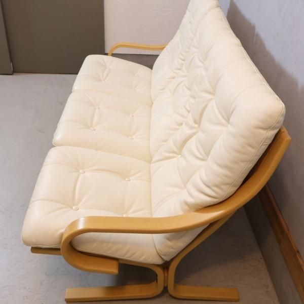 FUJI FURNITURE(冨士ファニチア)のAgio(アージオ) 本革 3Pソファー。曲