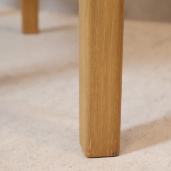 人気の無印良品(MUJI)のタモ無垢材を使用したダイニングチェアーです