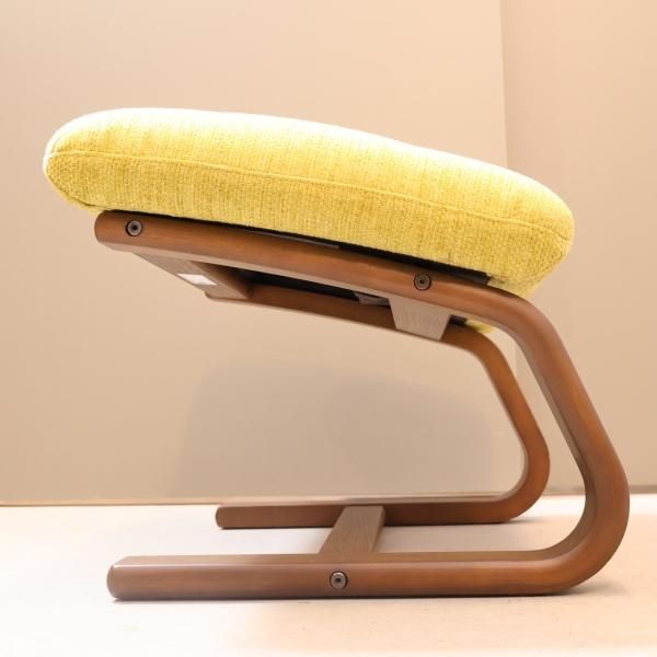 FUJI FURNITURE(冨士ファニチア)のAgio(アージオ)スツールです。曲木