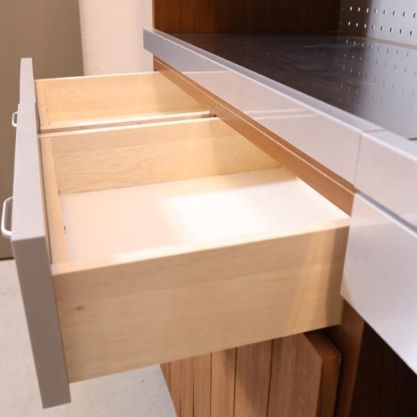 unico(ウニコ)のSTRADA(ストラーダ)シリーズより3面キッチンボードです