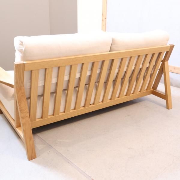 人気の無印良品(MUJI)のオーク材 2人掛けソファーです♪板と脚でできた