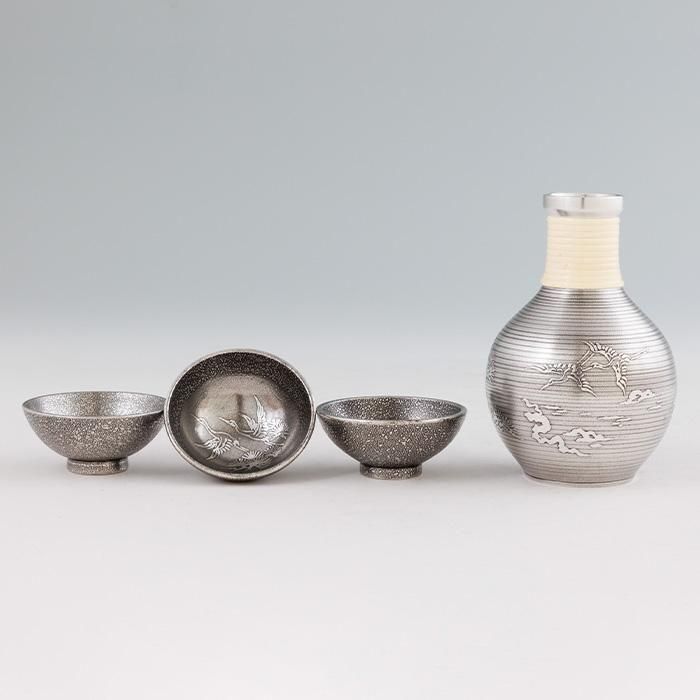 錫 酒器セット 松竹梅 盃3ヶ 黒吹雪漆加工 380ml [No.60]｜薩摩錫器工芸館