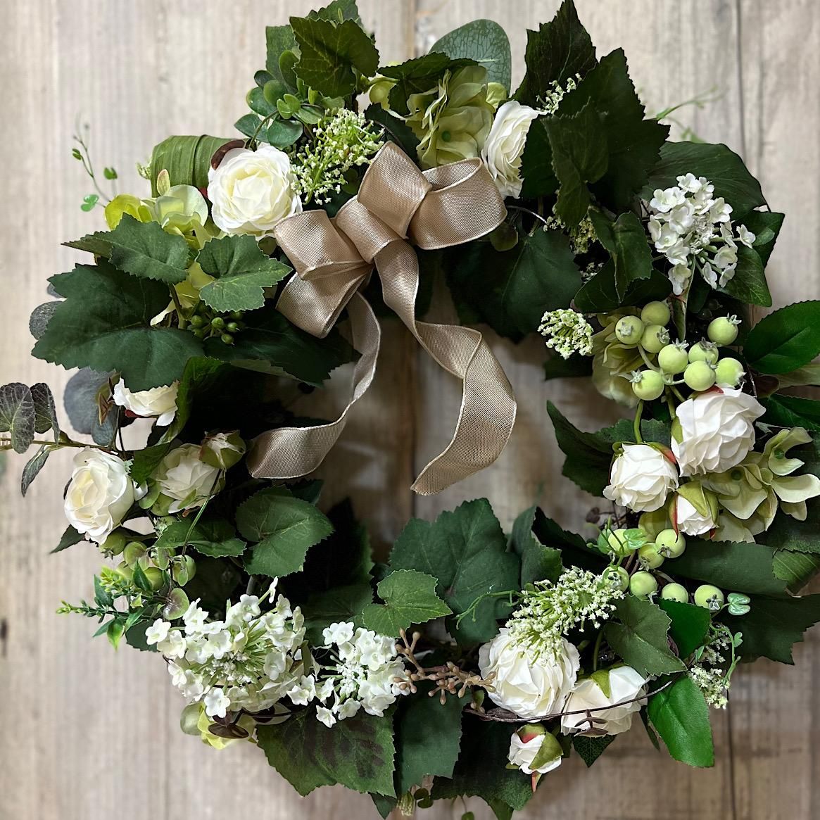 直径40cm ホワイトローズとグリーンの大きなフラワーリース