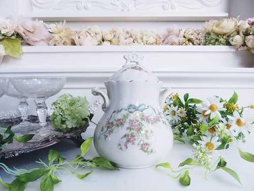 フランスポーセリン リボンと薔薇 シュガーポット - 薔薇と天使の