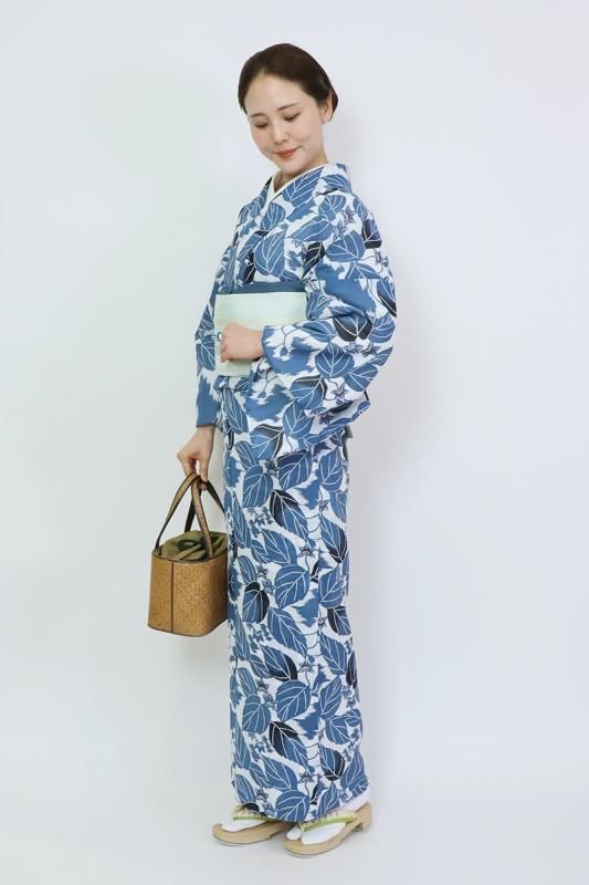 小売業者 ハローキティの浴衣 （矢羽根・紫色・花柄） ハローキティ