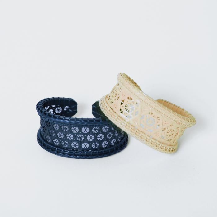 京竹籠 花こころ バングル / 牡丹（白竹）｜コトモノミチオンラインストア