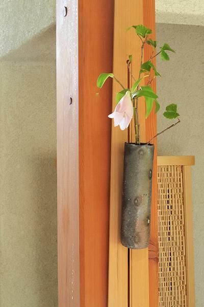 春の新作！ 備前焼作家・藤田祥の備前筒掛花入れ