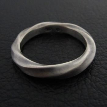 mollive Heavy OZ/モリーヴヘヴィーオンス ツイスト シルバー リング