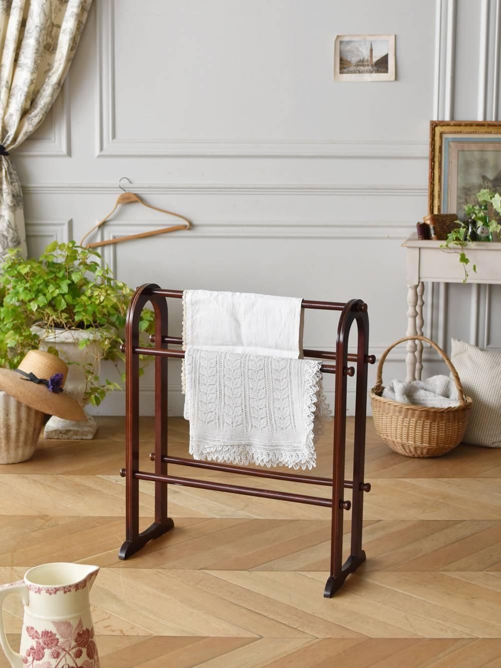 フランスアンティーク家具 木製タオルハンガー.2 ディスプレイ