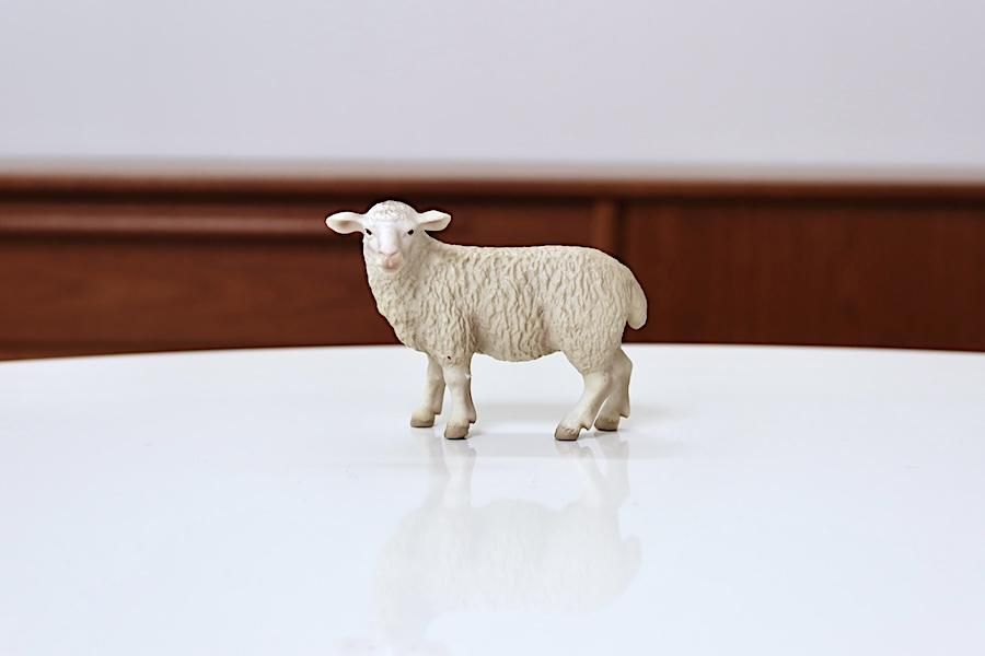 デンマークで見つけたひつじの置物/樹脂 - まいにち北欧道具