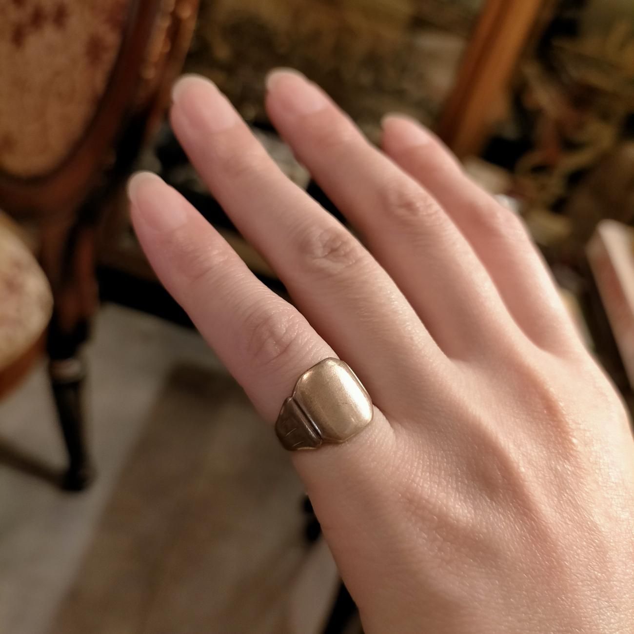 英国イギリス製ヴィンテージ彫刻印台シグネットリング指輪【9CT