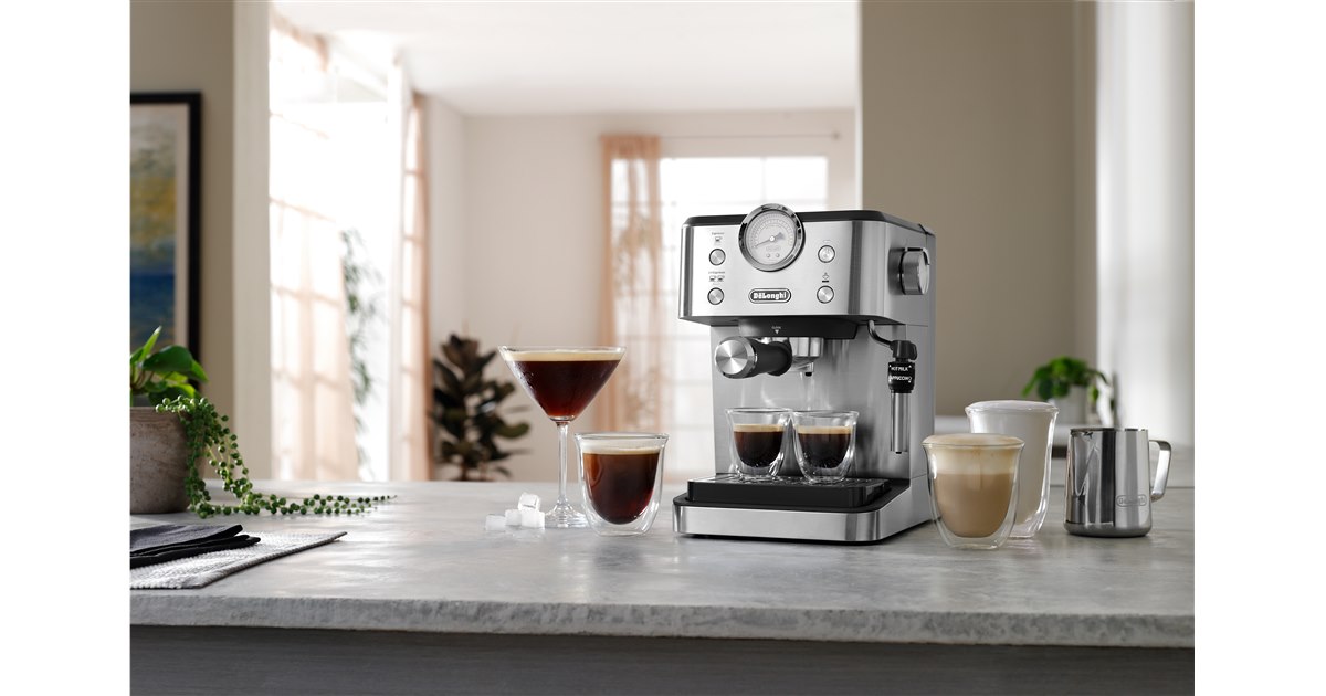 デロンギ、本格的なエスプレッソ抽出を手軽に味わえるエントリーモデル