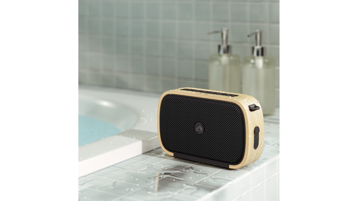 Victor、お風呂でも使える天然木を採用したポータブルワイヤレス