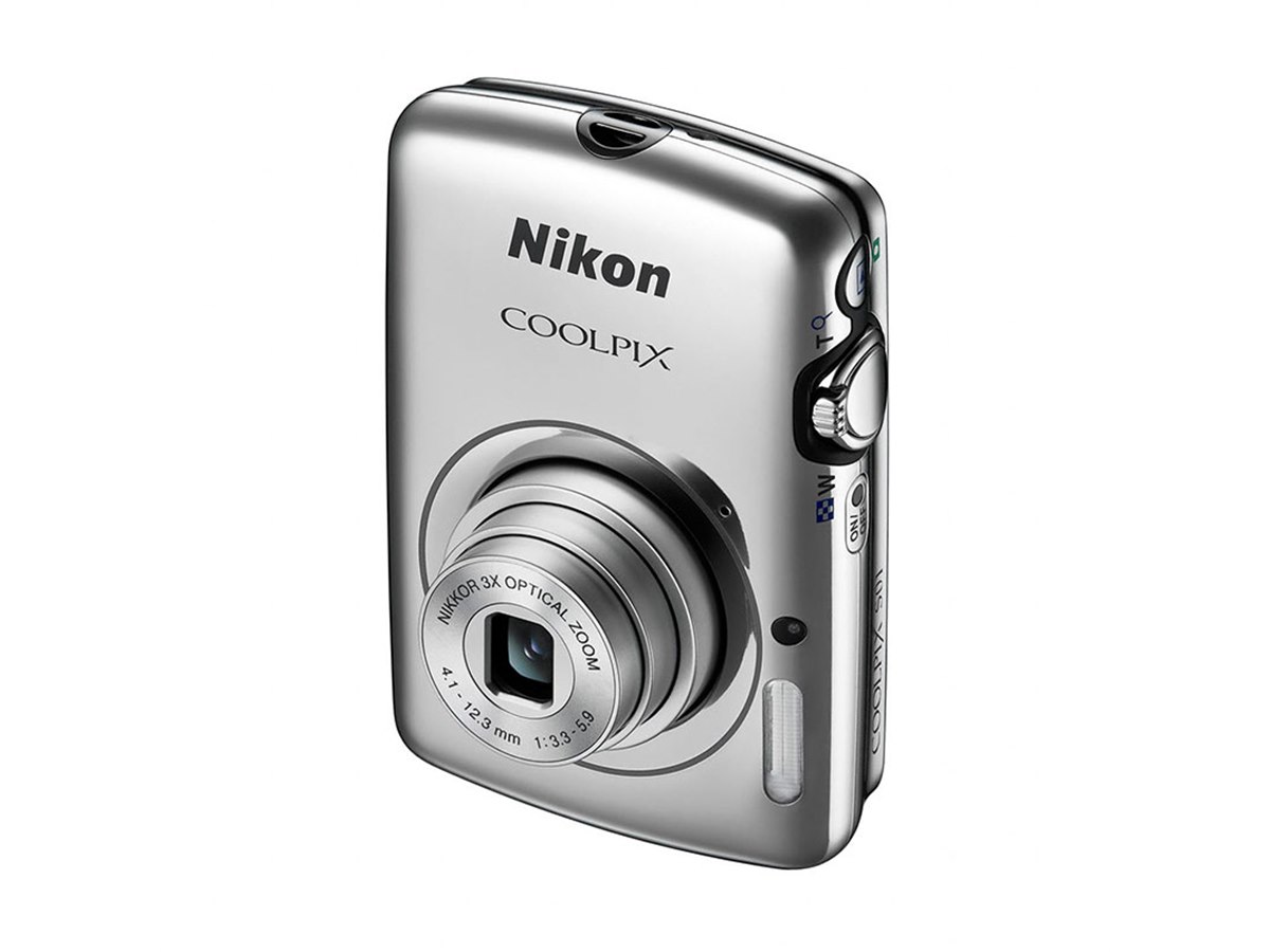 ニコン、軽量96gの極小デジカメ「COOLPIX S01」 - 価格.com