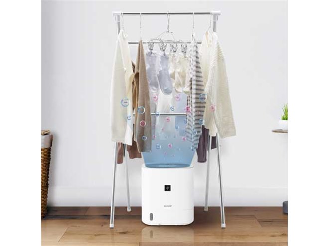 シャープ、物干しラック下に置ける「プラズマクラスター衣類乾燥除湿機