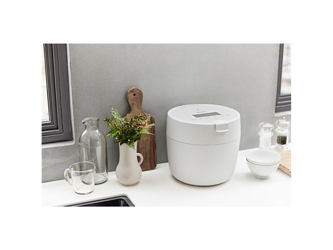 パナソニック、省スペースで設置しやすい5合炊き圧力IHジャー炊飯器を