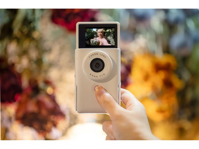 キヤノン、縦型デザインのVlogカメラ「PowerShot V10」にホワイト