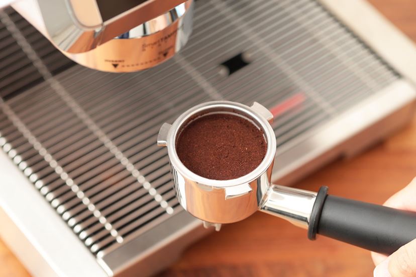 玄人も素人も楽しめる！ “全自動じゃない”デロンギのグラインダー付き