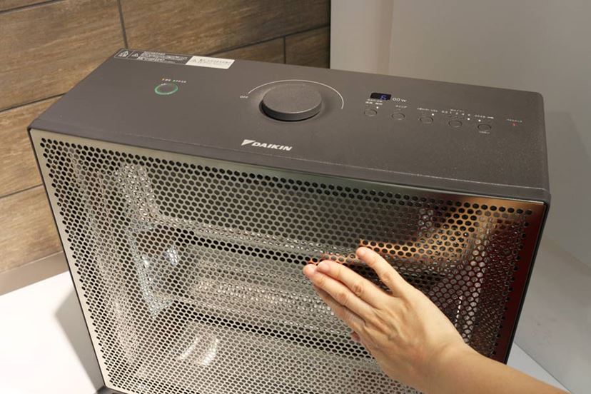 速暖＆安全性の高い輻射式のスポット暖房！ 遠赤外線と温風で暖める