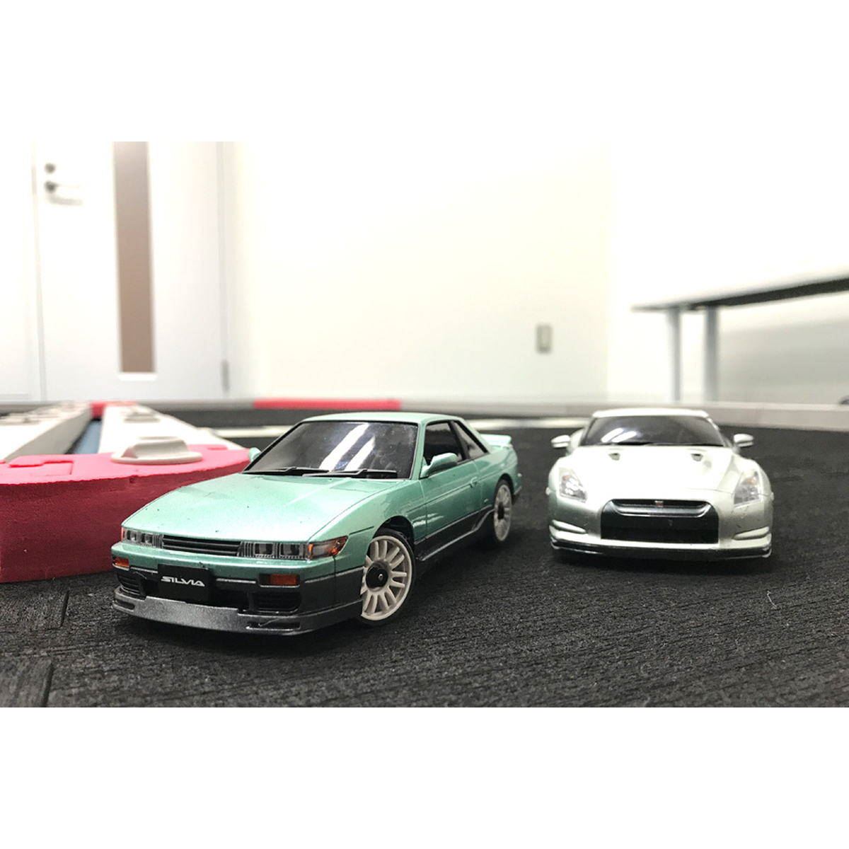 模型女子が、バブル期のデートカーで有名な日産「シルビアS13」を持っ