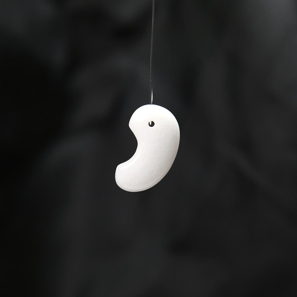 白翡翠 勾玉 20mm #NL078 - プレミアム天然石専門店 premium stone gallery