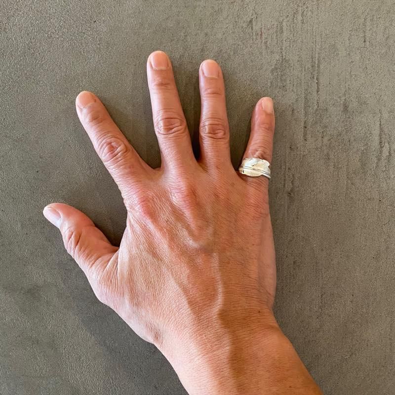 KAZEKIRI FEATHER PINKIE RING - LARRY SMITH - ラリースミス | Specs