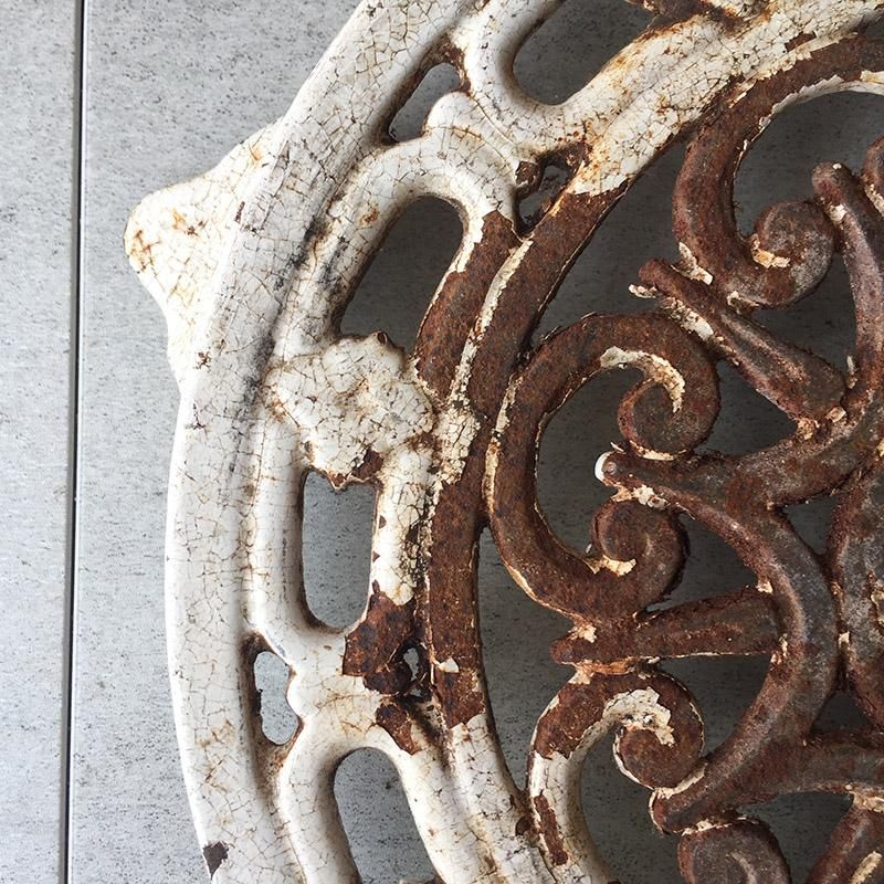 フランスアンティーク トリベットDECOTEC 白い鋳物の鍋敷 フランス