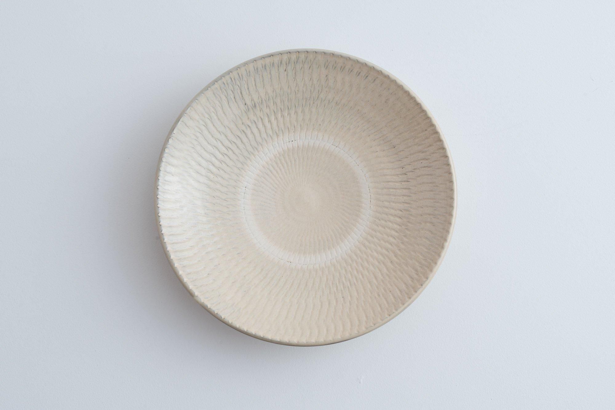 8寸皿（地飛びかんな白）｜小鹿田焼｜小袋窯｜紡ぎ舎（つむぎや）