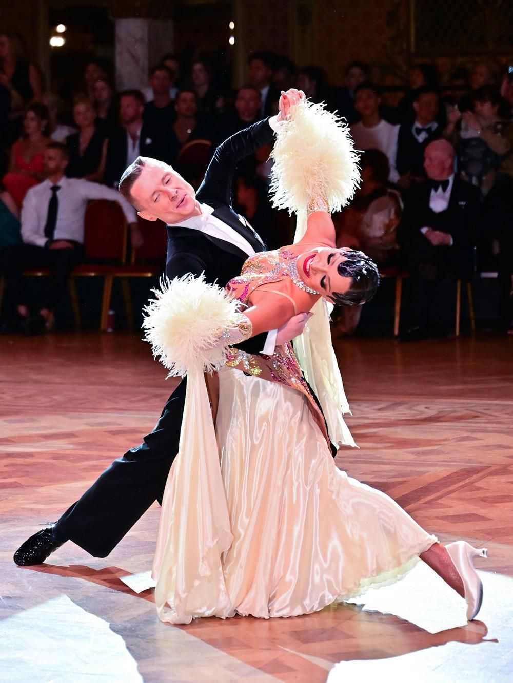 クリスアンクローバー｜クチュールドレス