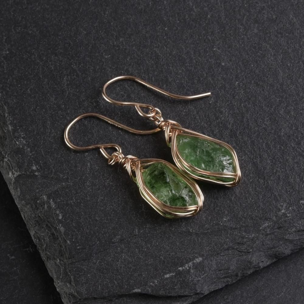 グリーンガーネット 原石 ピアス ワイヤーラッピング 鉱物 ピアス