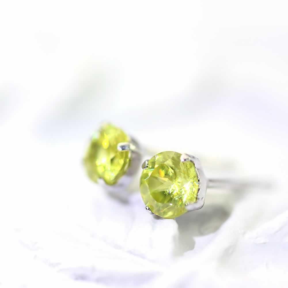 7月誕生石のアクセサリー Pt900 スフェーン 7月誕生石 ピアス プラチナ