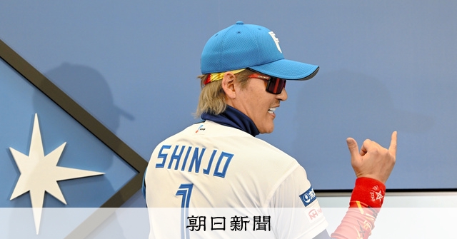 BIG BOSS新庄監督が新ユニホーム披露 日ハム11年ぶり刷新 [北海道