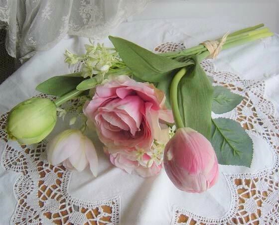 薔薇とチューリップ・永遠のフラワーアレンジメント（アンジェリケ