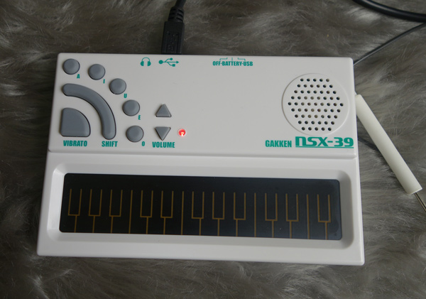 学研「歌うキーボード ポケット・ミク」こと”ポケミク”を試してみた