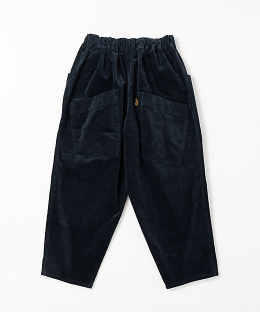 マオパンツ・25 細コーデュロイ素材のバックポケットパンツ