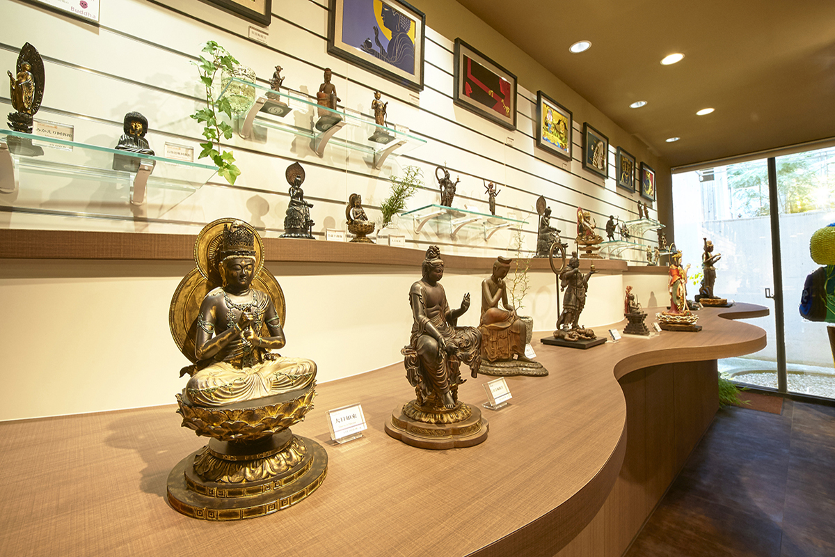 イスム-仏像のもつハイセンスな臨場感を楽しむ