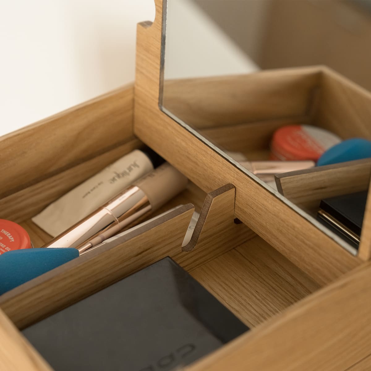 sachaさしゃさんコラボ】すっきりまとまるメイクボックス | itomani