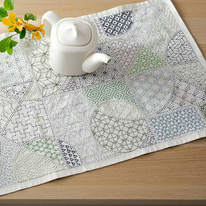 刺し子のテーブルセンター＜流線紋様＞ | リバティ 生地、編み物、刺繍