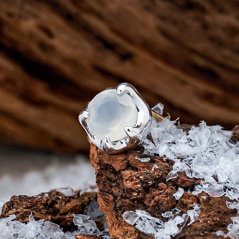 ブラッディマリー Nut ナットピアス -木の実- w/ムーンストーン