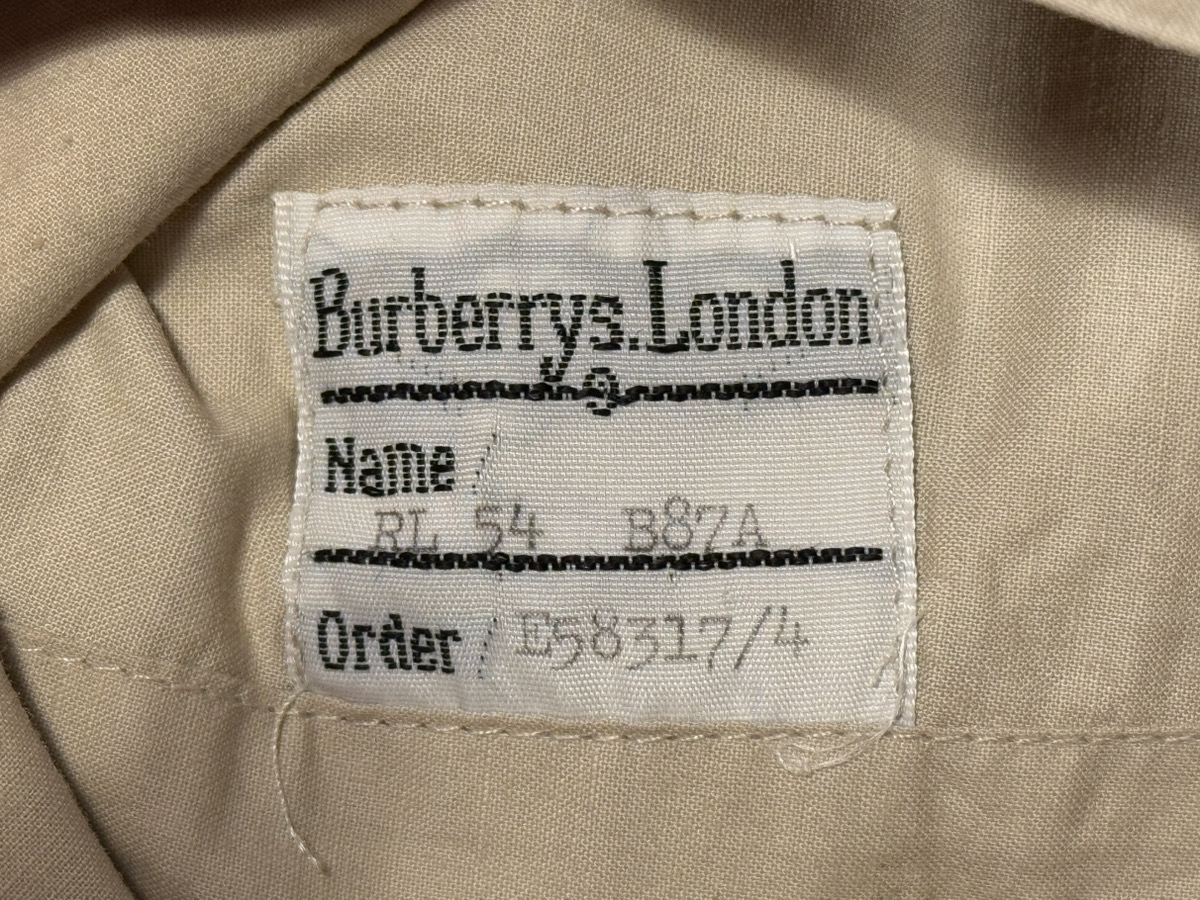 BURBERRY(バーバリー)年代別タグ解説。トレンチコートの魅力もご紹介