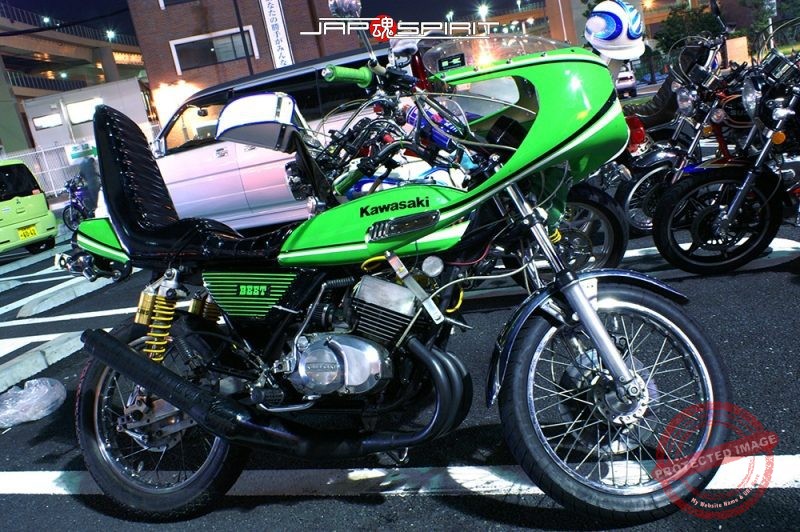 Kawasaki KH400 Kyushakai light green rocket cowl sandan sheet