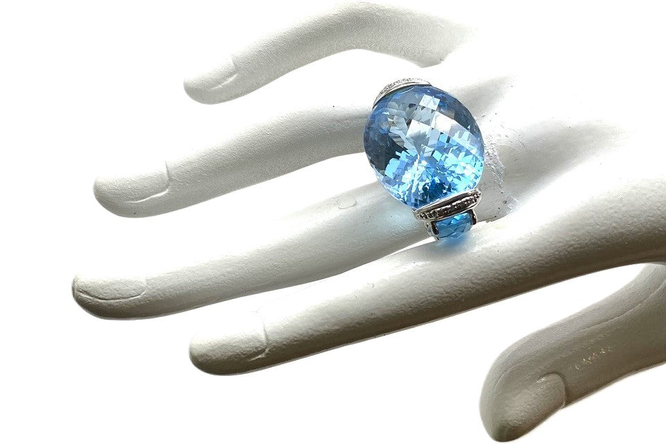 Blue Topaz K18WGブルートパーズ ダイヤモンドリング (NO.304784