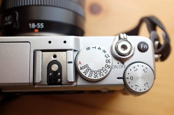 レトロ感もまた新しいお出かけミラーレス一眼「FUJIFILM X-E1」 |