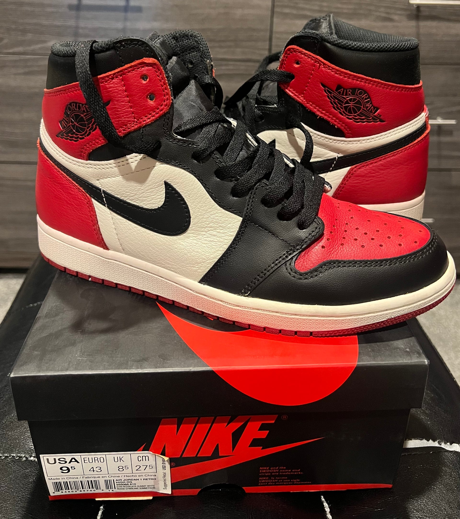 Jordan 1 Retro High Bred Toe Sneaker Size 9.5 (2022, 555088-610