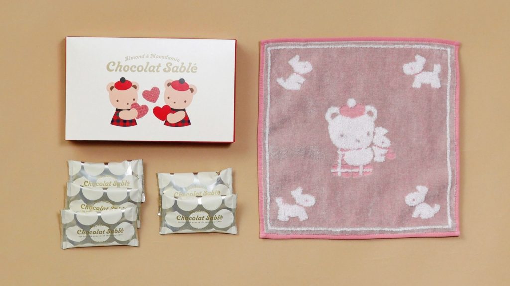 ファミリア×ユーハイム】数量限定ハンカチ付きスイーツセット登場