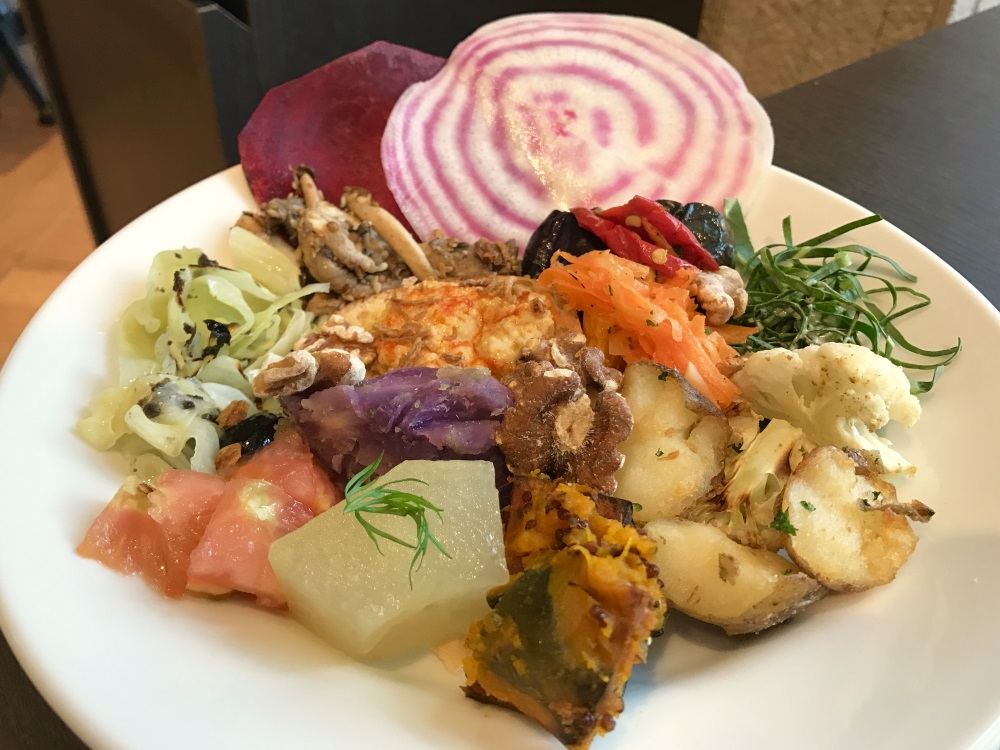 上質な野菜とスイーツを心ゆくまで味わおう！『MEDI(メディー